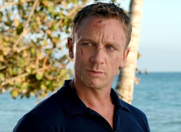 Un bel primo piano di Daniel Craig in una scena del film Casino Royale