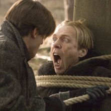 Gaspard Ulliel (di spalle) è il giovane Hannibal Lecter in Hannibal Rising