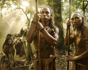 Rudy Youngblood e Morris Birdyellowhead in una scena del film Apocalypto