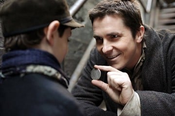 Anthony DeMarco e Christian Bale in una scena di 'The Prestige'