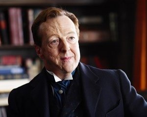 Edward Hibbert in una scena di 'The Prestige'