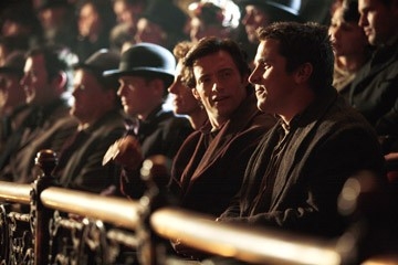 Hugh Jackman con Christian Bale in una scena di 'The Prestige'