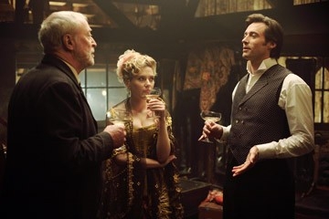 Hugh Jackman Michael Caine E Scarlett Johansson In Una Scena Di The Prestige 34852