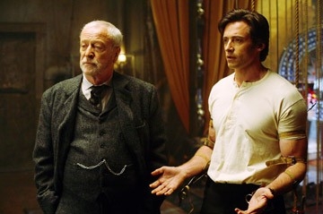 Hugh Jackman, Michael Caine in una scena di 'The Prestige'