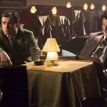 Jude Law con Sean Penn in una scena del film Tutti gli uomini del re