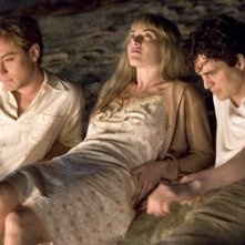 Mark Ruffalo, Kate Winslet e Jude Law in una scena del film Tutti gli uomini del re