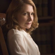 Patricia Clarkson in una scena del film Tutti gli uomini del re