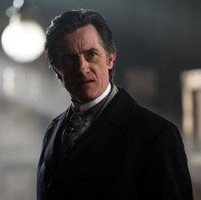 Roger Rees in una scena di 'The Prestige'