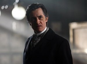 Roger Rees in una scena di 'The Prestige'