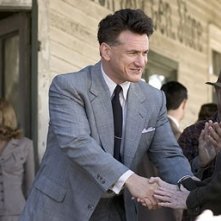 Sean Penn in una sequenza del film Tutti gli uomini del re