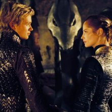 Edward Speleers e Sienna Guillory in una scena di Eragon