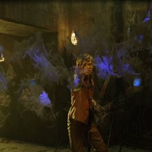 Edward Speleers in una scena del fiabesco Eragon