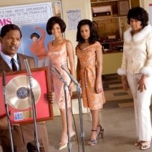 Jamie Foxx; Beyoncé Knowles, Anika Noni Rose e Jennifer Hudson in una scena di Dreamgirls
