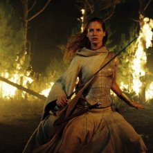 Sienna Guillory in una scena del fantasy Eragon