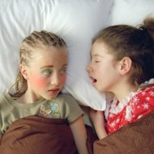 Dominique Saldana e Michelle Sandler in una scena del film Mi sono perso il Natale