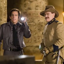 Ben Stiller e Robin Williams in una scena della commedia Una notte al museo