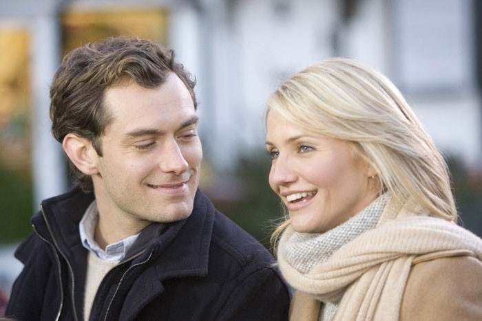 Jude Law e Cameron Diaz in una scena di L'amore non va in vacanza