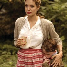 Angelina Jolie in una sequenza del film The Good Shepherd