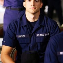 Ashton Kutcher in una scena del film The Guardian, di Andrew Davis