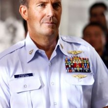 Kevin Costner in una sequenza del film The Guardian