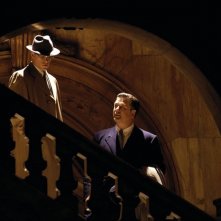 Matt Damon con Alec Baldwin in una scena del film The Good Shepherd