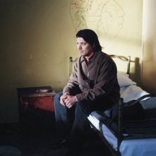 Una scena del film Le luci della sera di Aki Kaurismäki