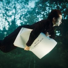 Gael García Bernal in una scena del film L'arte del sogno (The Science of Sleep)
