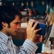 Gael García Bernal in una scena del film L'arte del sogno (The Science of Sleep, 2005)