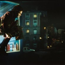 Gael García Bernal in una sequenza del film L'arte del sogno (The Science of Sleep)