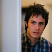 Un bel primo piano di Gael García Bernal in una scena del film L'arte del sogno