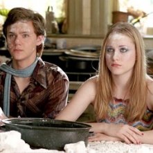 Joseph Cross ed Evan Rachel Wood in una scena del film Correndo con le forbici in mano