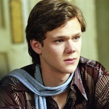 Joseph Cross in una scena del film Correndo con le forbici in mano