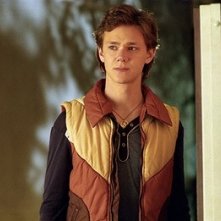 Joseph Cross in una scena del film Correndo con le forbici in mano