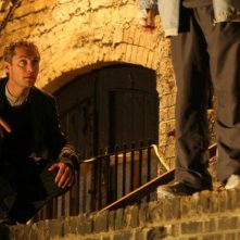 Jude Law in una scena di Complicità e sospetti (Breaking and Entering)