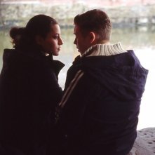 Samina Awan e Thomas Hudson in una scena di Love + Hate