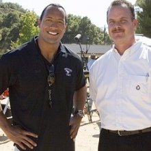 The Rock e il vero Sean Porter sul set del film La gang di Gridiron