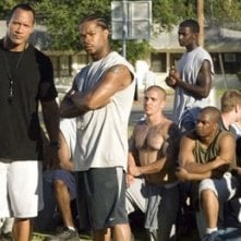 Xzibit e Dwaine Johnson in una scena del film La gang di Gridiron