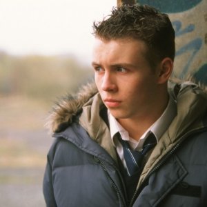 Thomas Hudson in una scena di Love + Hate