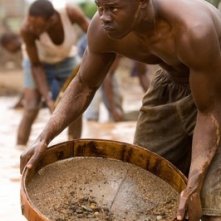 Djimon Hounsou in una sequenza del film Blood Diamond - Diamanti di sangue