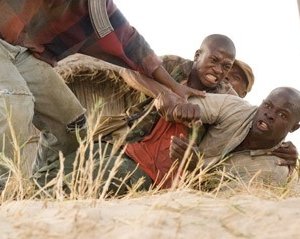 Djimon Hounsou in una scena del film Blood Diamond - Diamanti di sangue