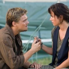 Jennifer Connelly e Leonardo DiCaprio in una sequenza del film Blood Diamond - Diamanti di sangue