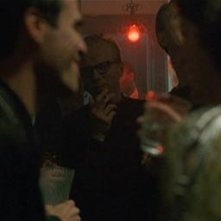 21.	Stacco. Entriamo in un corridoio affollato, probabilmente una soggettiva. Inizia lapproccio a Capote (2.55)