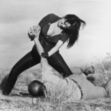 Tura Satana e Stuart Lancaster in una scena di FASTER, PUSSYCAT! KILL! KILL!