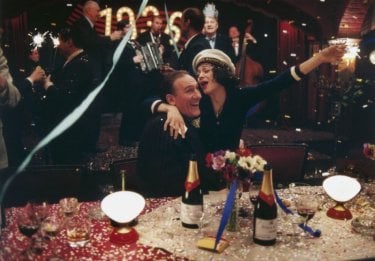 Gerard Depardieu con Marion Cotillard in una scena de 'La vie en rose'