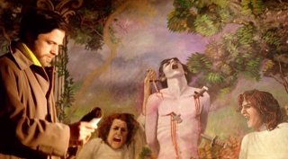 Lino Capolicchio in una scena de La casa dalle finestre che ridono