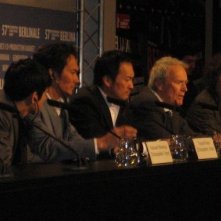 Ken Watanabe e Clint Eastwood in conferenza stampa a Berlino, per presentare Lettere da Iwo Jima