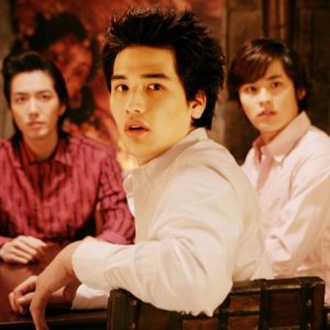 Park Jin-woo con altri due membri del cast di 'Dasepo Soneyo'