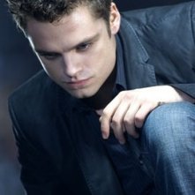 Una immagine di Sebastian Stan in una scena del film The Covenant