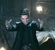 Sebastian Stan in una scena del film The Covenant