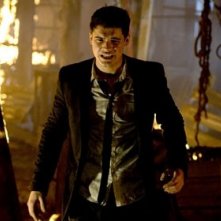 Steven Strait in una scena del film The Covenant, del 2006